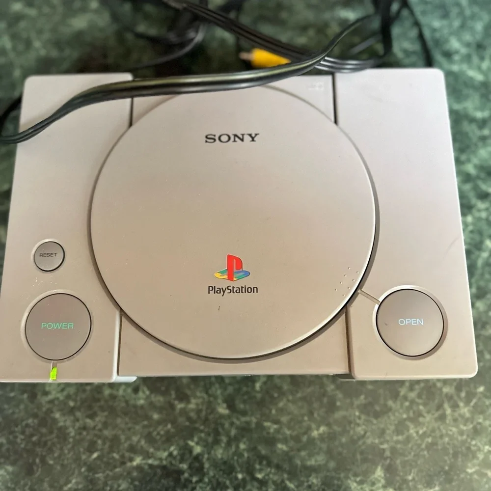 Play Station1 system 1998 SCPH-7501
